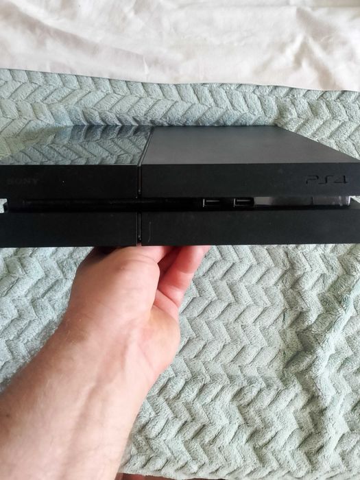 Konsola PlayStation 4