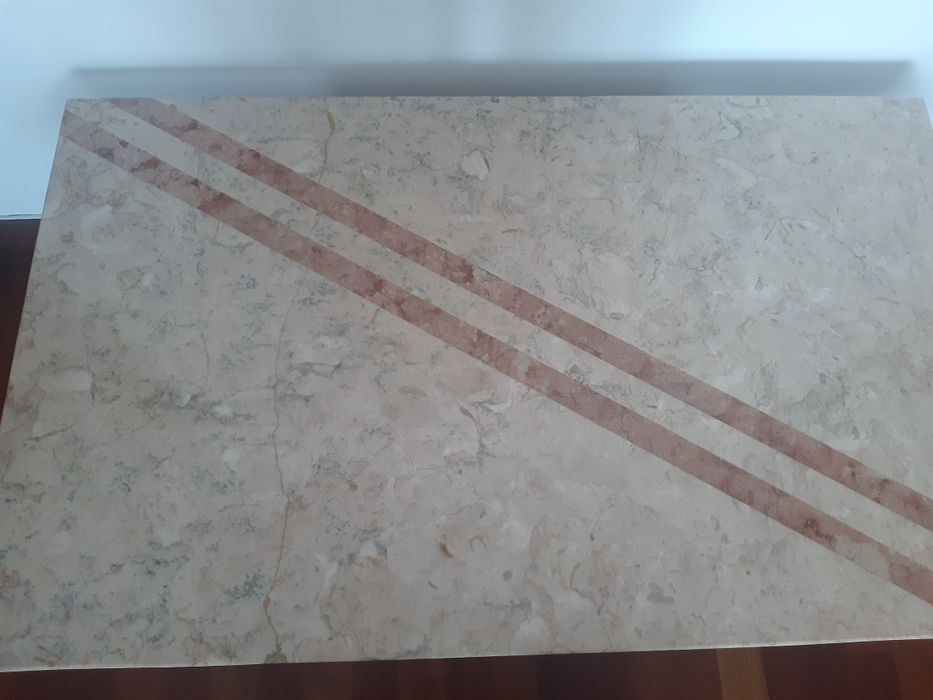 Mesa de centro em mármore