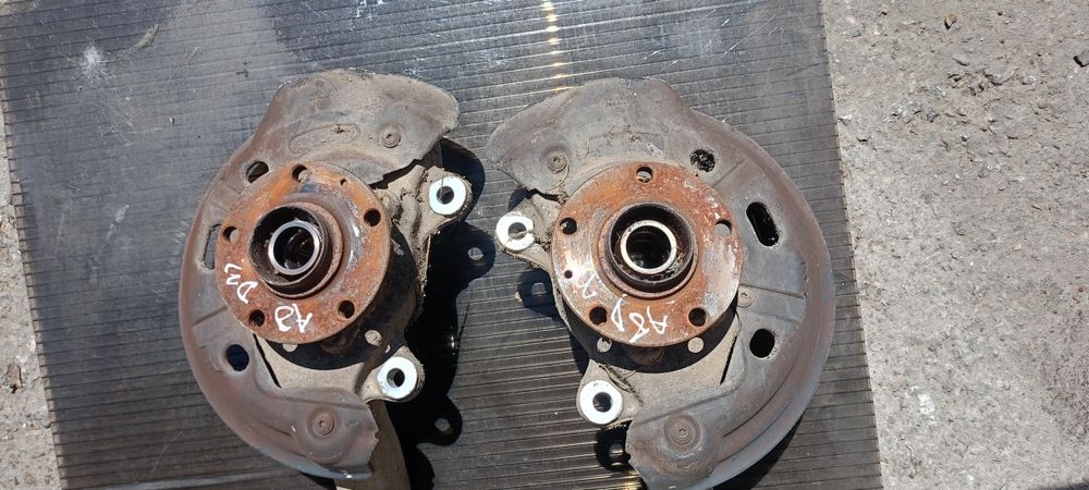 Zwrotnica piasta prawy przód Audi A8 D3