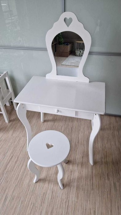 Toaletka dziecięca z lustrem szufladą i taboretem w komplecie