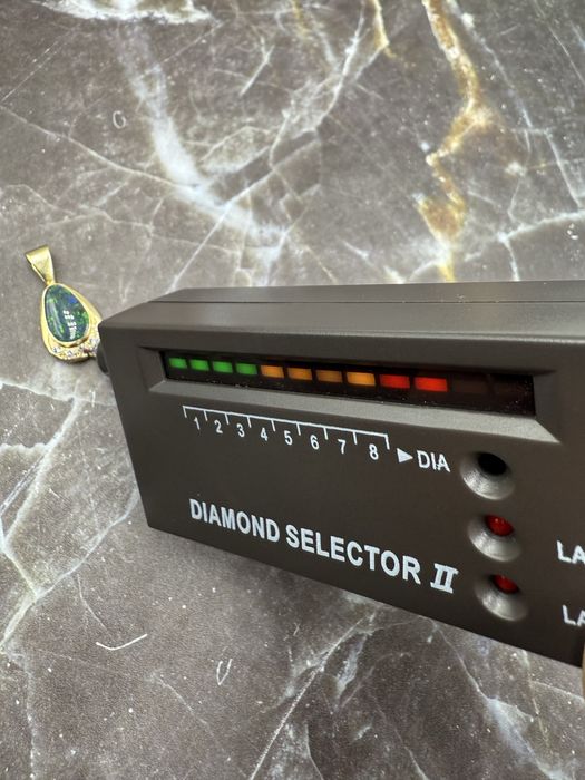 Piękny złota przywieszka, próba 585, 5 x brylant, opal australijski