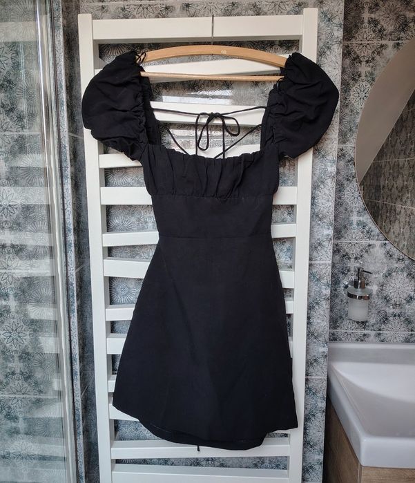 Nowa piękna sukienka czarna wiązana na plecy Zara S