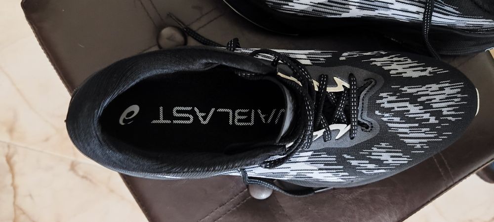 ASICS Novablast preto