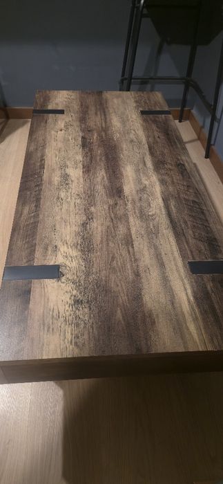 Mesa de centro com gavetas