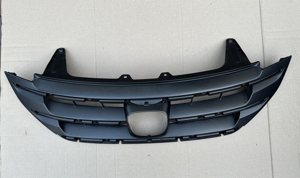 Honda CRV 4 решітка радіатора центральна в наявності 71121-T1G-G010-M1