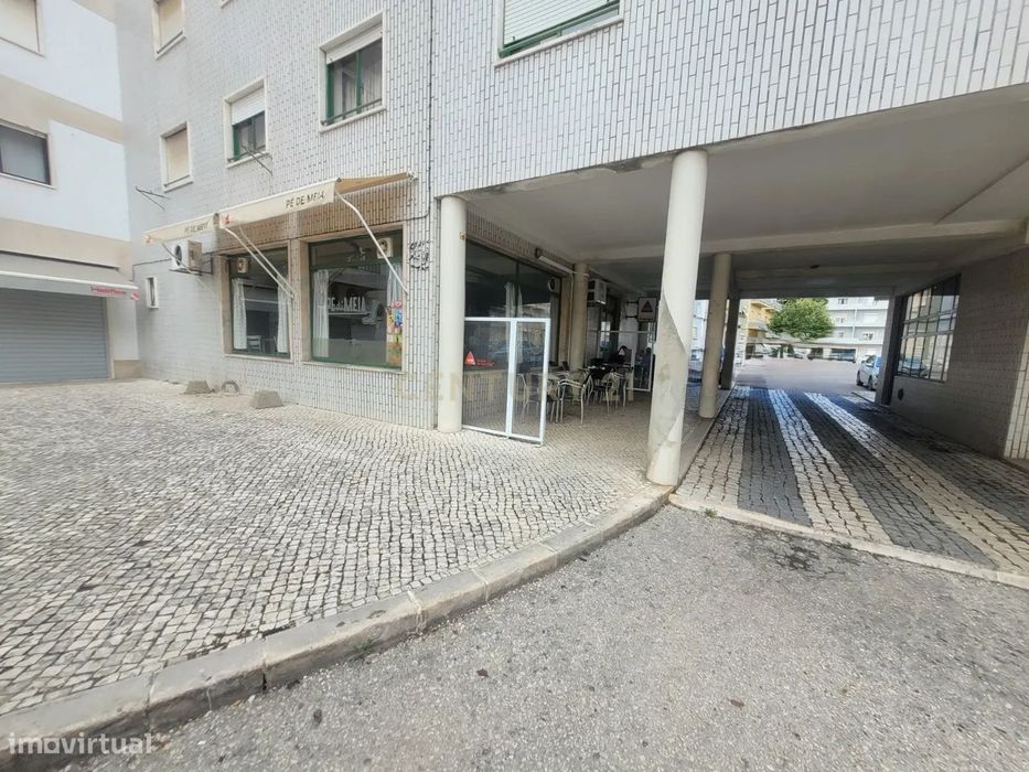 Loja destinada a comercio ou escritorios em Santarém