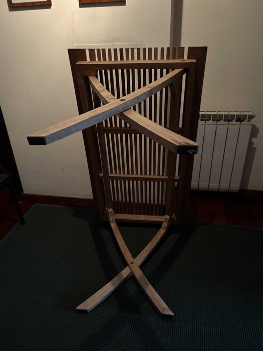 Mesa de jardim em madeira