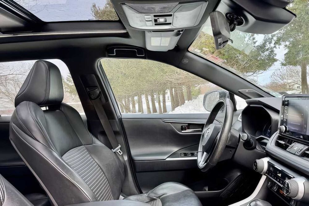 Toyota RAV4 Hybrid XSE      2021