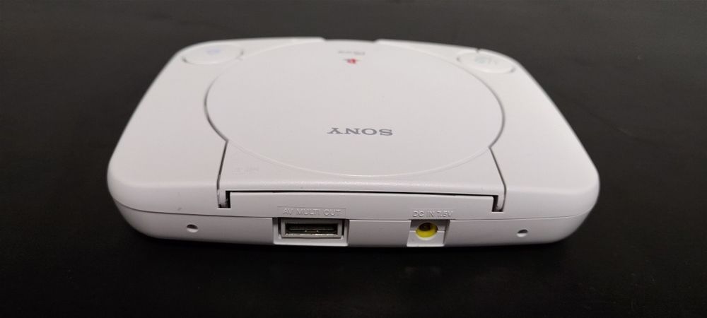 Konsola ps one ps 1 po serwisie AV ,ładny stan , w 100% sprawna.