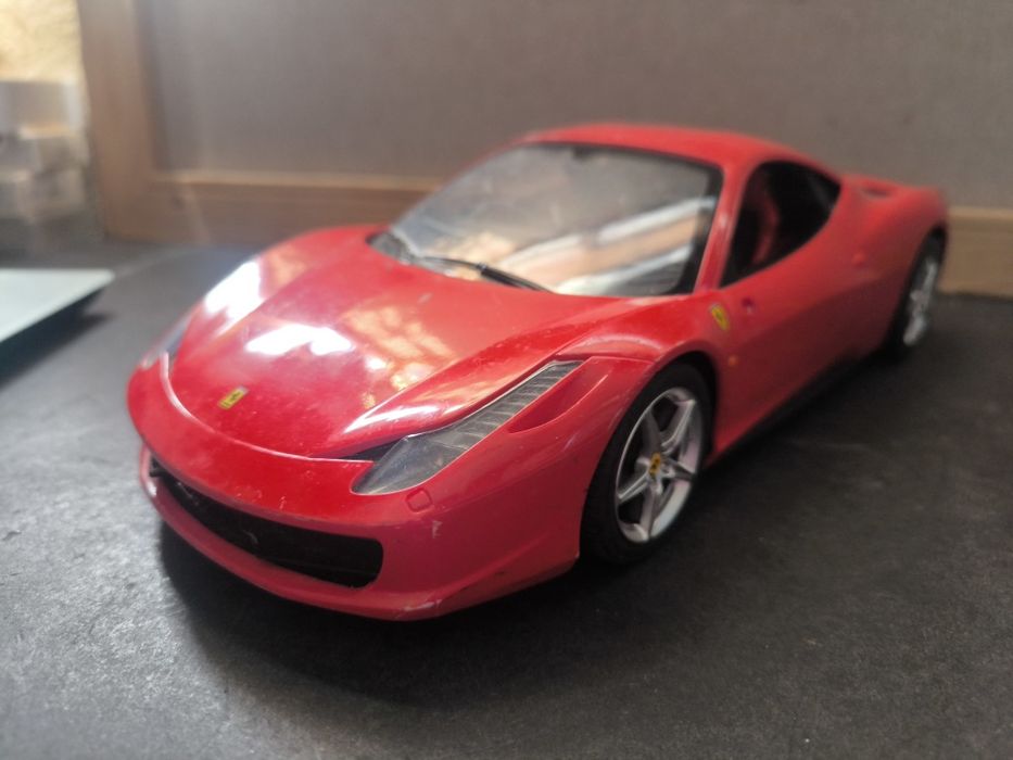 Miniatura Ferrari 458 Italia (Escala 1:18) Vermelha