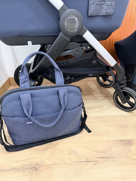 Carrinho alysia chicco com base isofix