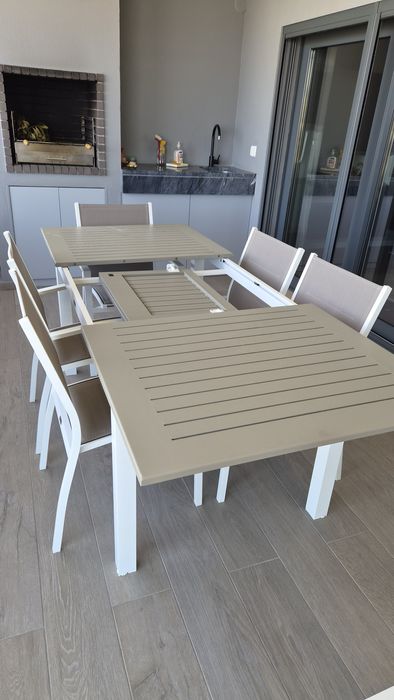 Conjunto de mesa extensivel com 5 cadeiras
