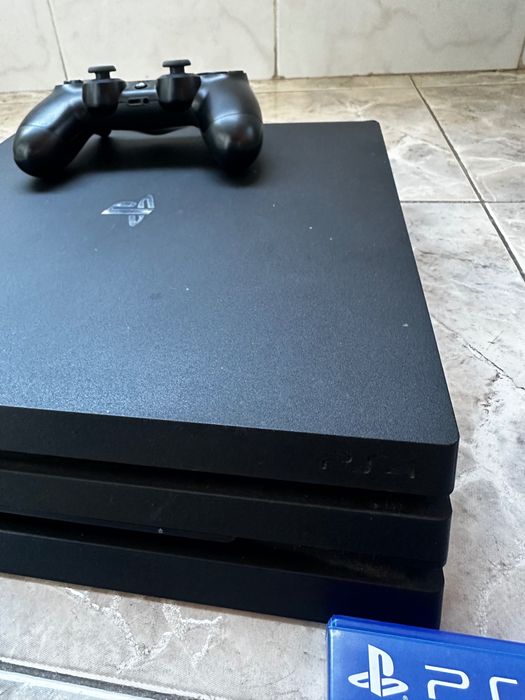 PS4 Slim + comando + 3 jogos