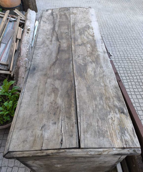 Grande Arca Muito Antiga em Madeira de Castanho