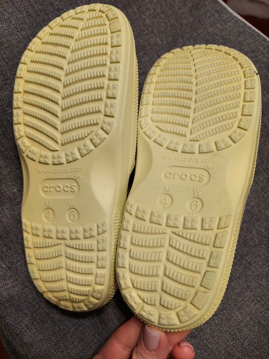 Crocs  M4  W6  crocs