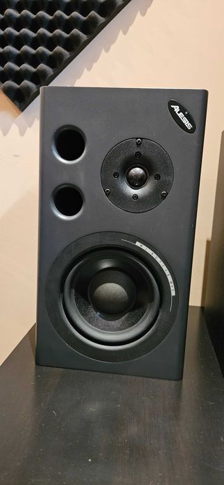 Coluna Monitor Alesis M1 MKII