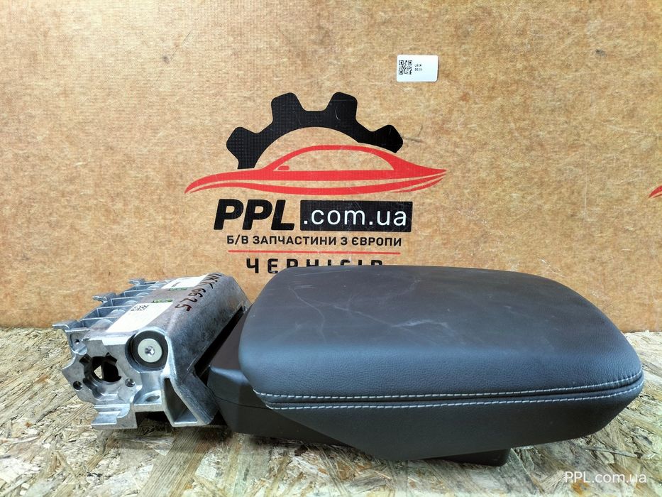 Audi Q8 18- Подлокотник 4M8864207S