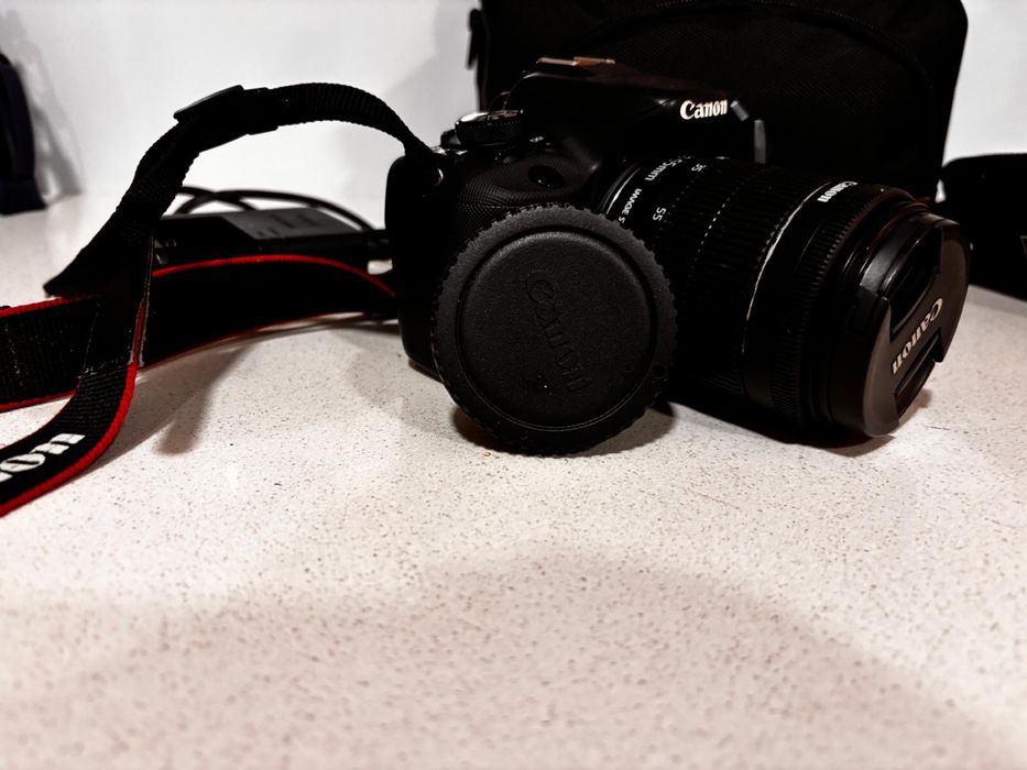 Máquina fotográfica Cânon EOS 100D