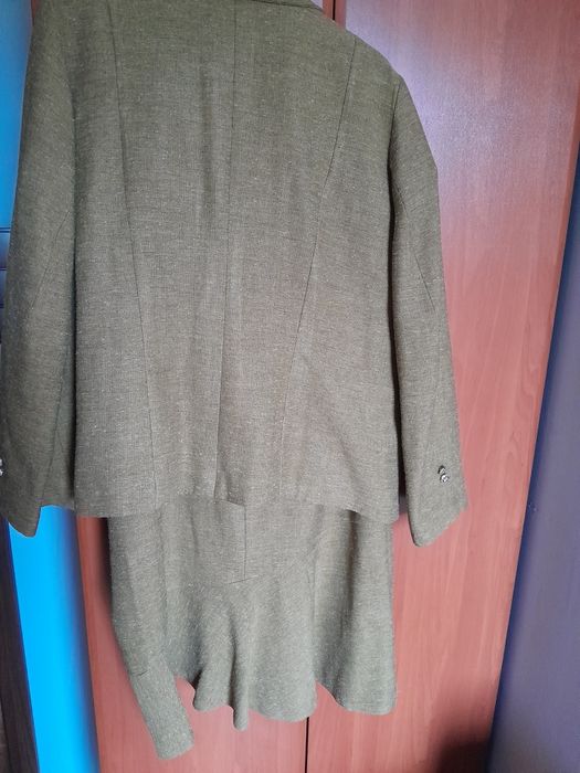 Kostium garsonka oliwka 52 plus gratis