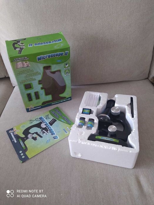 Brinquedo microscópio com luz