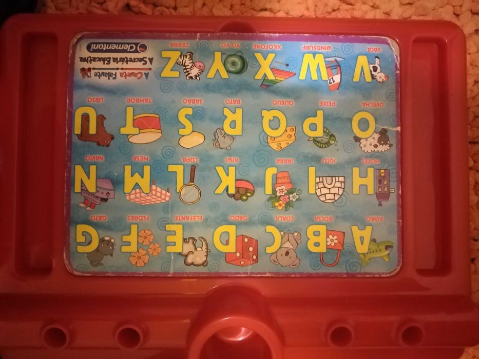 Mesa/Secretária educativa com caneta falante