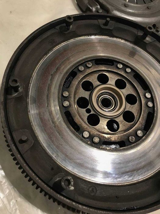 Маховик двухмас Mercedes E Class W210, W124