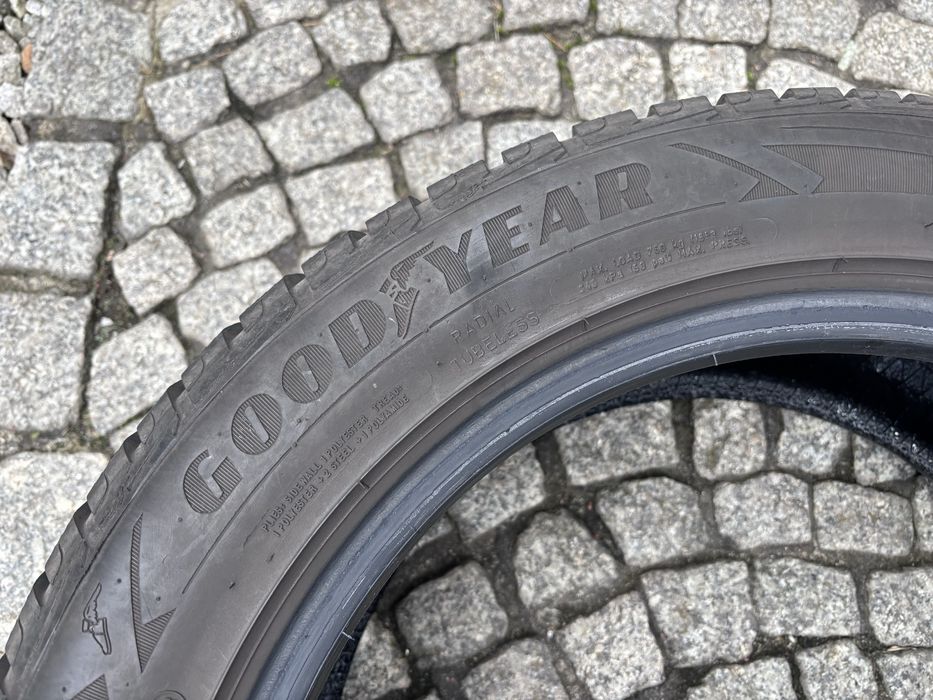 1 sztuka Goodyear Ultra Grip Performance 215/55 R17 7mm 2017