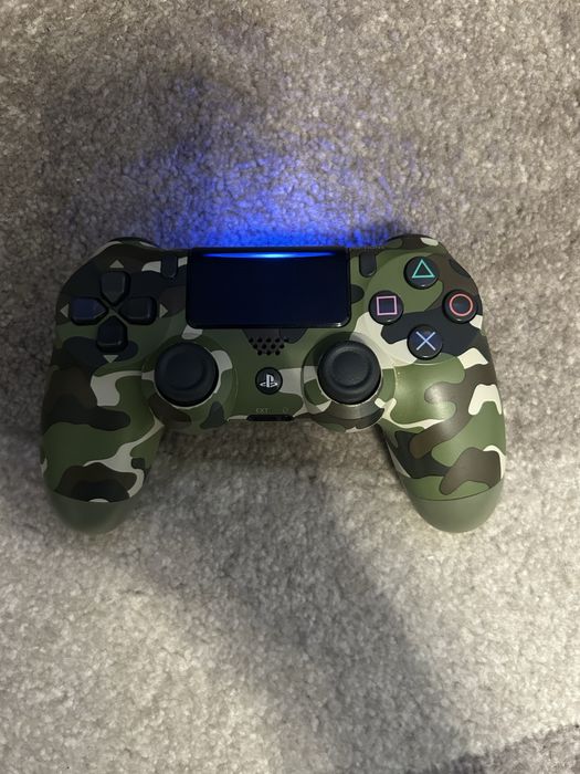 ps 4pro в хорошем состоянии,1 гемпад+игры на дисках