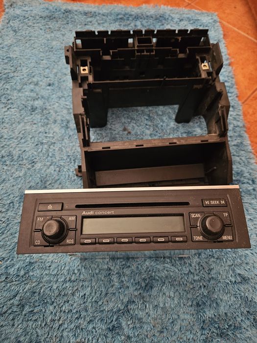 Radio com moldura A4 B7
