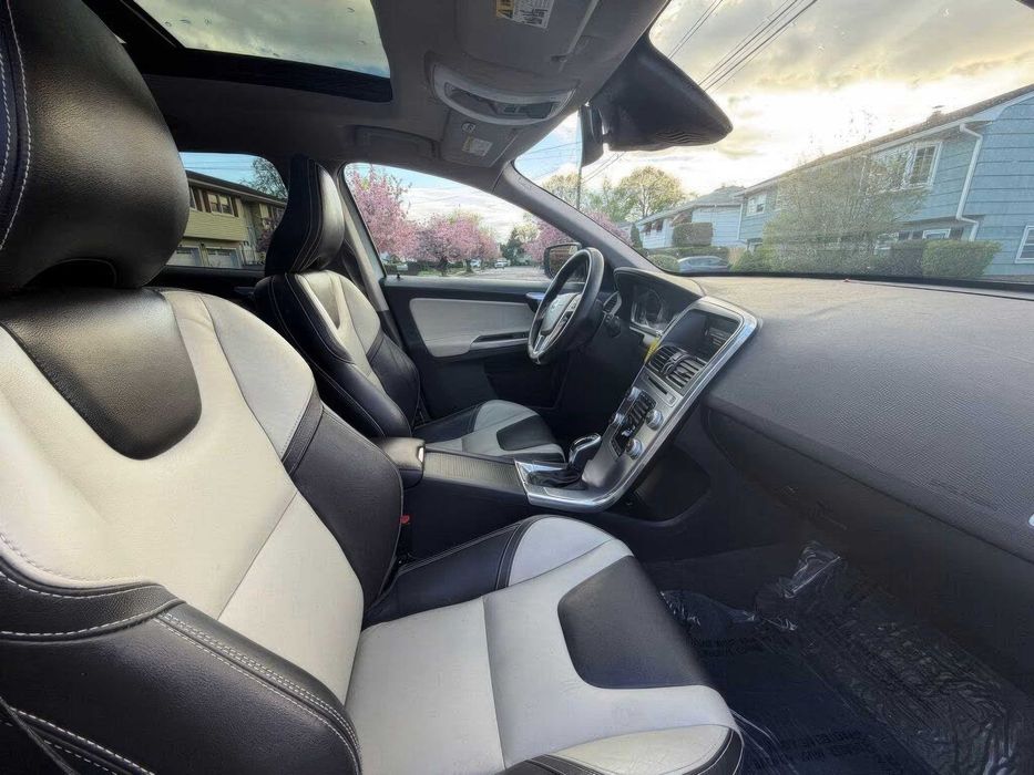 Volvo XC60      2016
