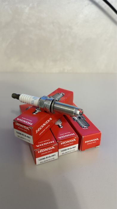 Свеча зажигания honda 12290R1AH01, silzkr7c-11s