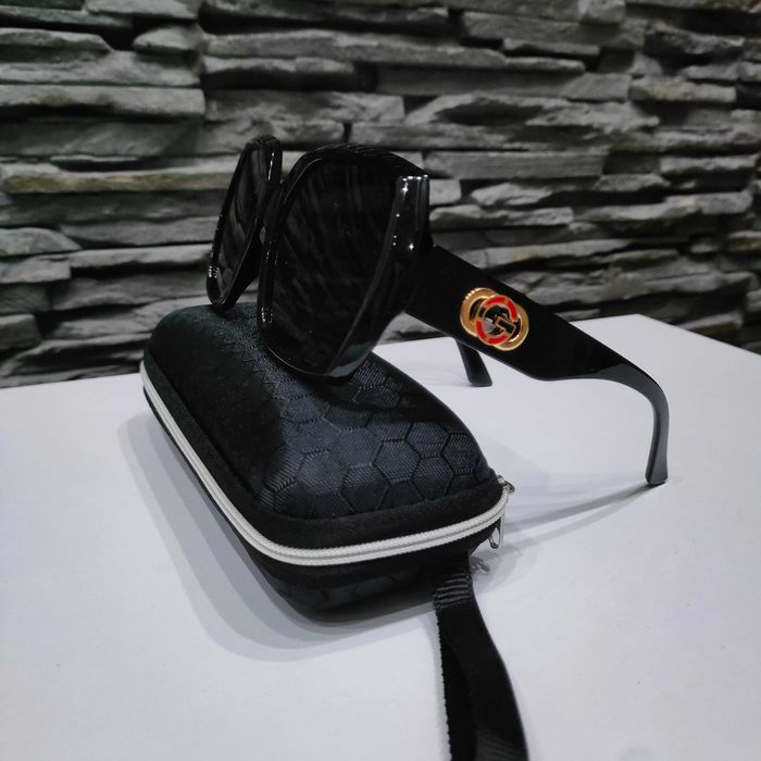 Nowe okulary z etui przeciwsłoneczne