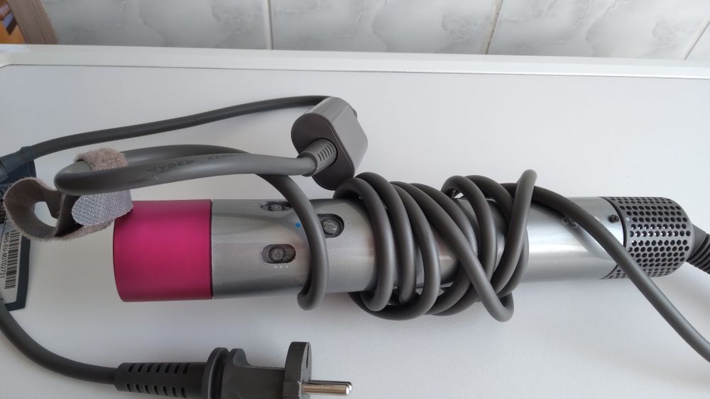 Фен Дайсон 20-240V 50-60Hz 1300 W