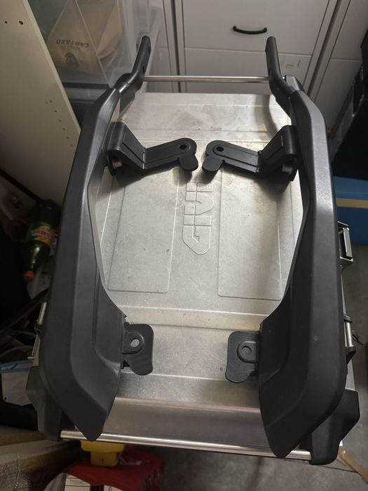 Barras suporte top case Honda X-ADV >2021 Givi SR1188