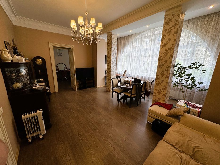 Продаж 5 кімнатної квартири по вул. Київська, 150 м.кв, укриття, паркінг без комісії