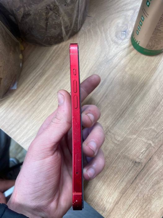 Продам Iphone 13