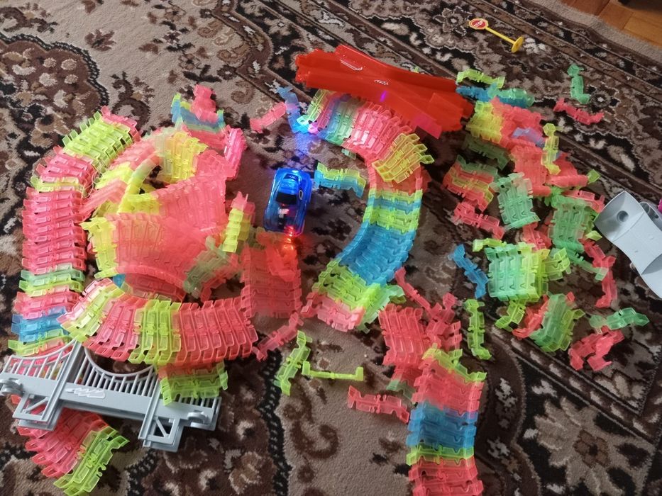 Трек з машинками