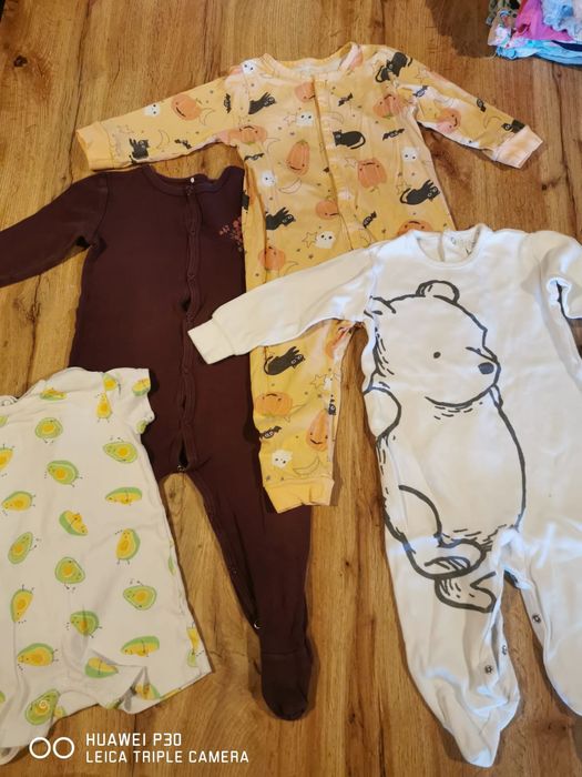 Roupa para menina no tamanho 74.