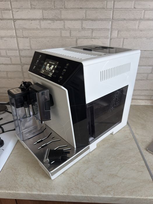 Кавомашина Delonghi PrimaDonna Class ECAM 550.65.W