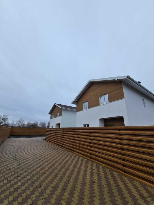 Продається стильний будинок в мальовничому місці в селі Зазим'я