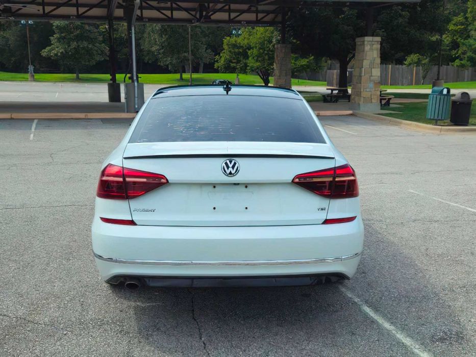 Volkswagen Passat      2018