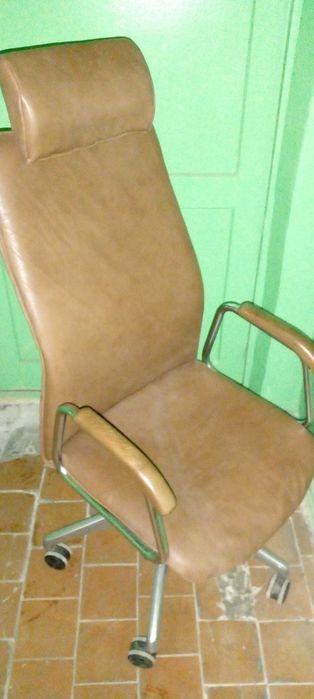 продам шкIряне крIсло