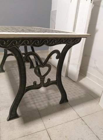 Table in good condition64286387990146120