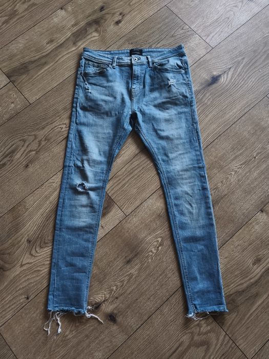 Jeansy męskie z przetarciami