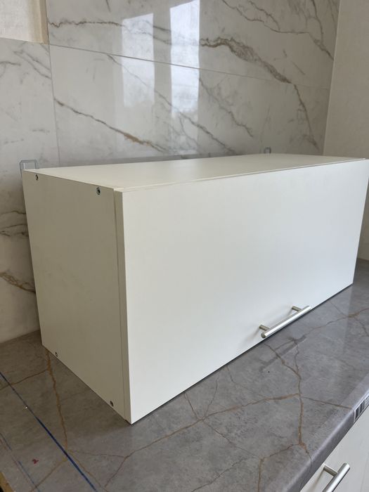 Тумбочка біла
