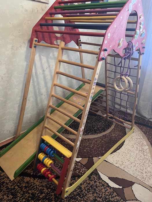дитяча гірка з брусами