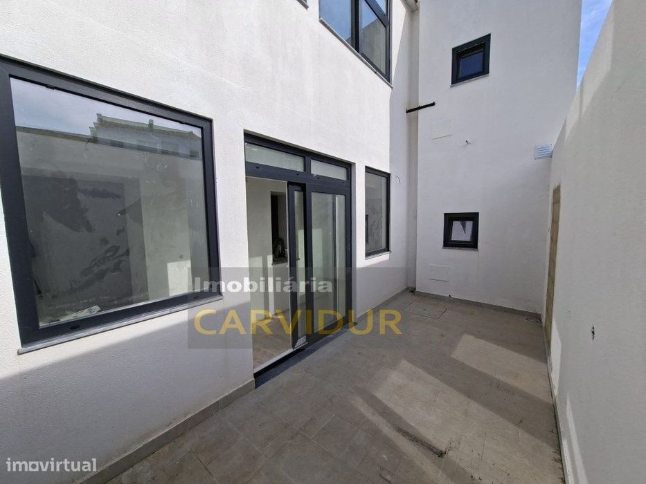 Apartamento T1 totalmente remodelado com quintal