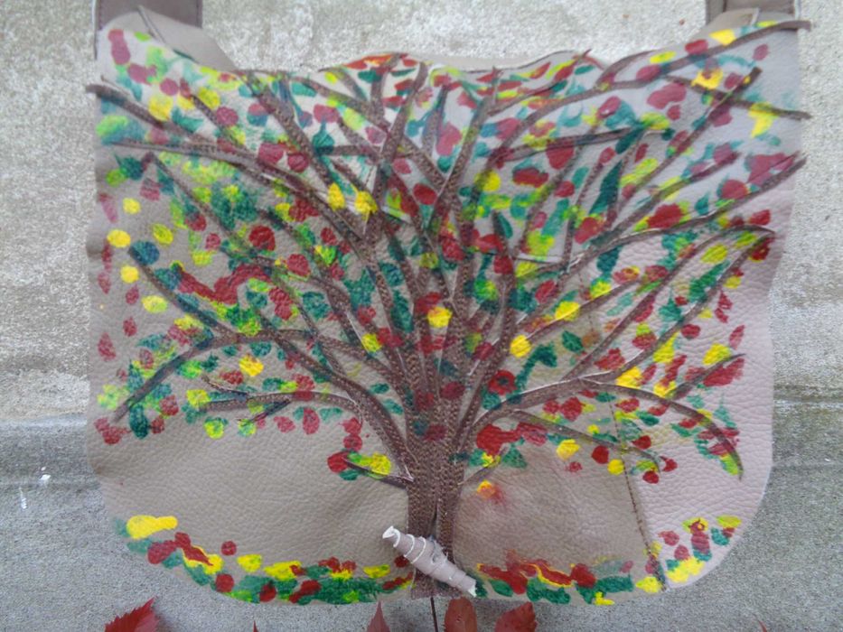 Artystyczna duża skórzana torebka z jesiennym drzewem. Handmade