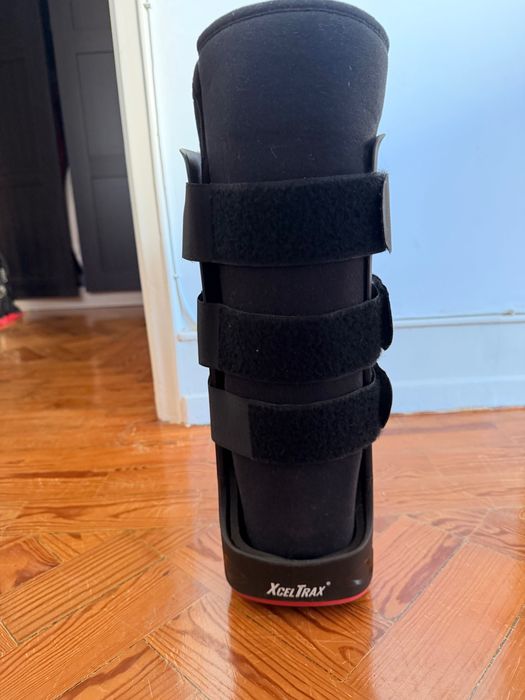 Bota Ortopédica Ajustável Imobilizadora