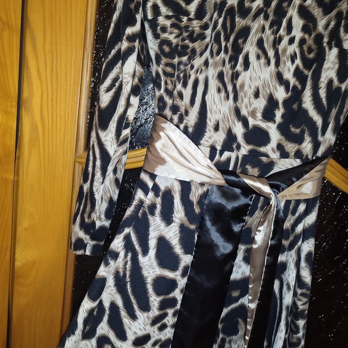 Жіноча вечірня сукня